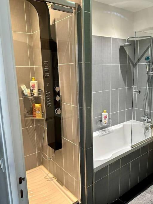 פריז Private Bedrooms Near Eiffel Tower מראה חיצוני תמונה