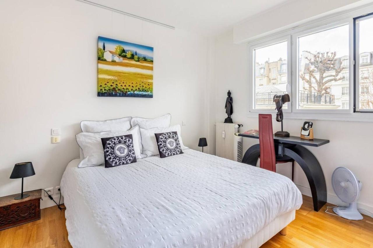 פריז Private Bedrooms Near Eiffel Tower מראה חיצוני תמונה